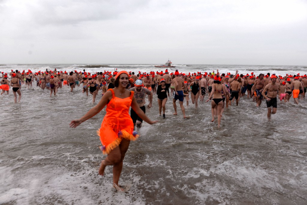 ../Images/Nieuwjaarsduik Nederzandt 2018 061.jpg